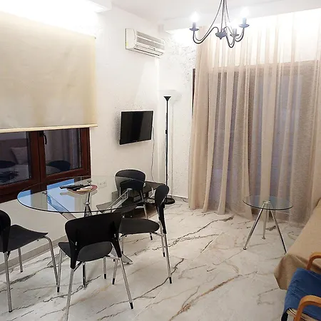 Apartment Salonikiou & *