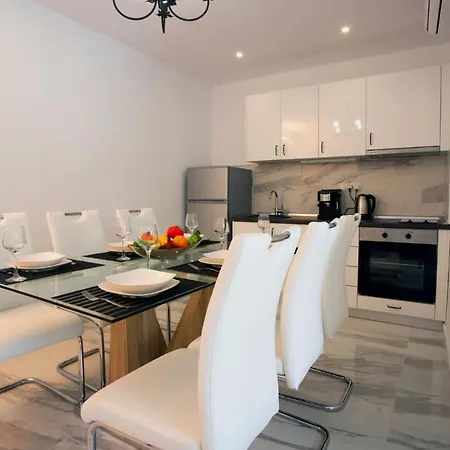 Salonikiou & 아파트