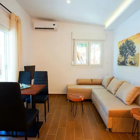 Salonikiou & Apartment