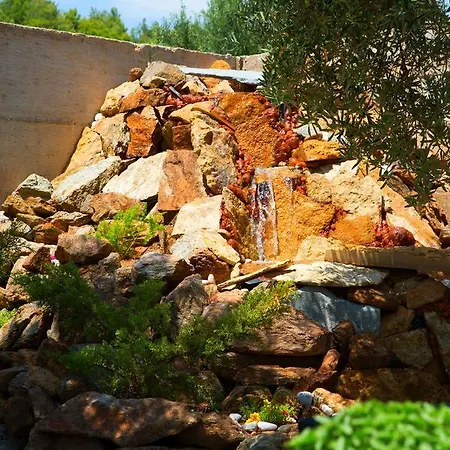 Salonikiou & 아파트 *